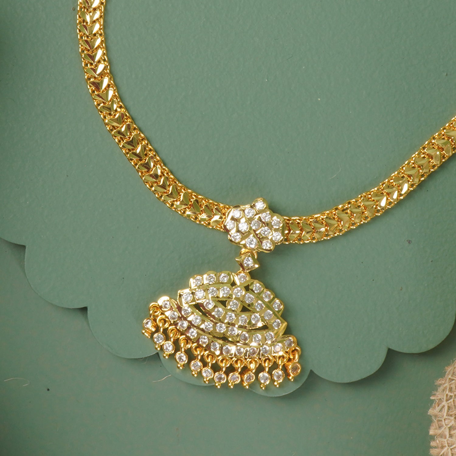 Premium Plated Chain Karwari Haar With Hand Set Stone Studded Pendant