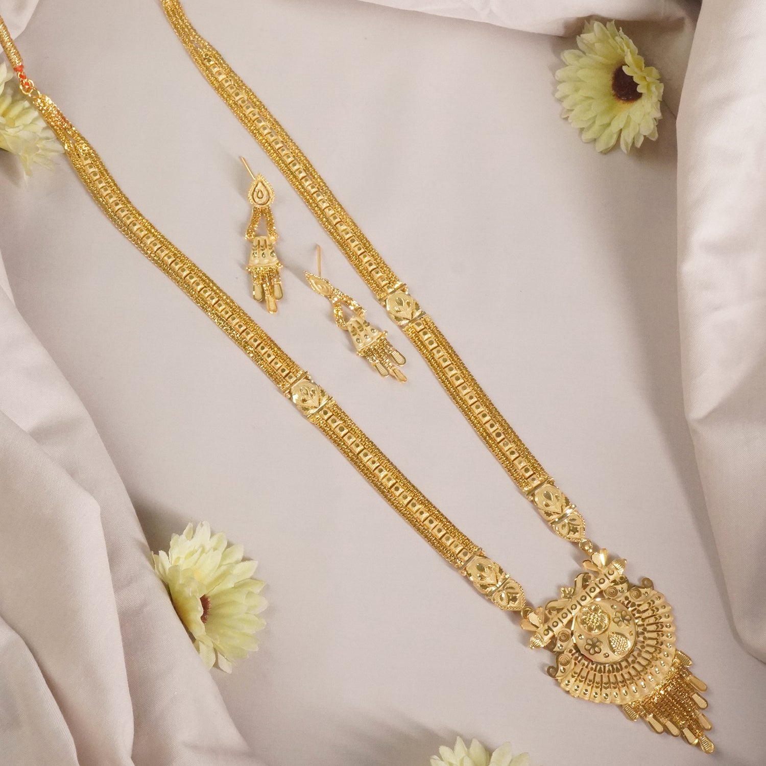 Buy And Shop Online Forming Rani Haar Designs Online at affordable Prices