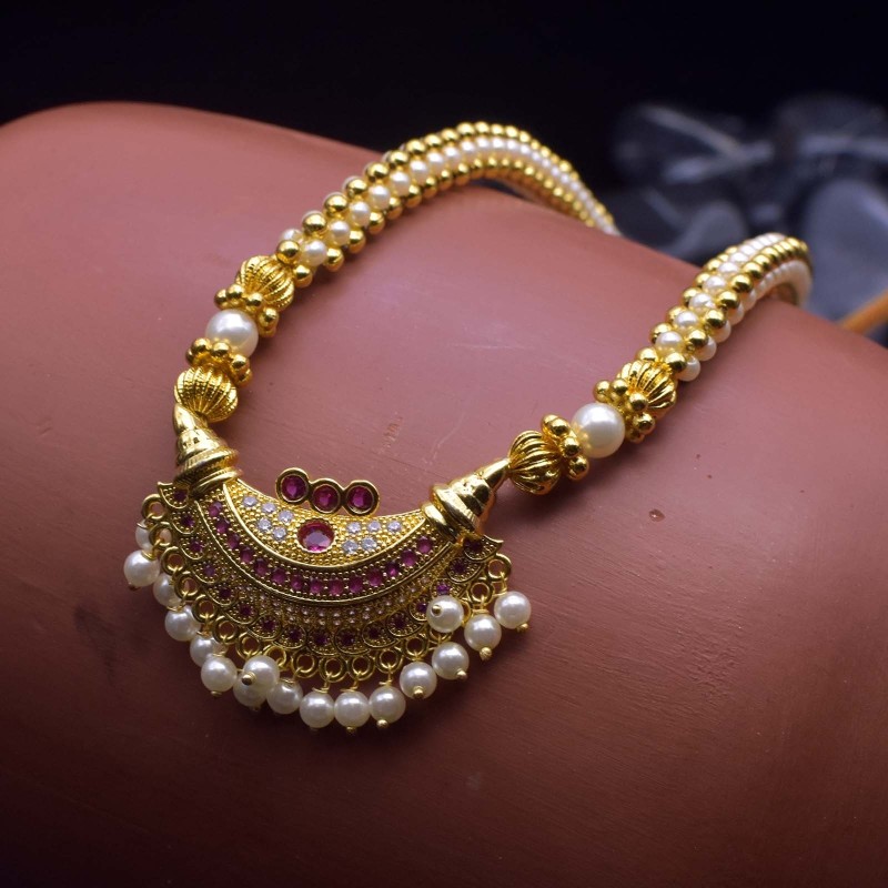 Maharashtrian Elegance: Gold Kolhapuri Thushi Necklace Set With Nath - Etsy  Canada