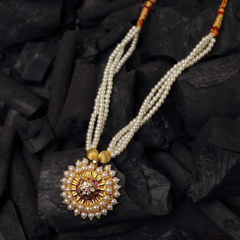 Beautiful Moti Necklace Set | Gold jewelry fashion, Gold jewellery design,  Fashion jewelry