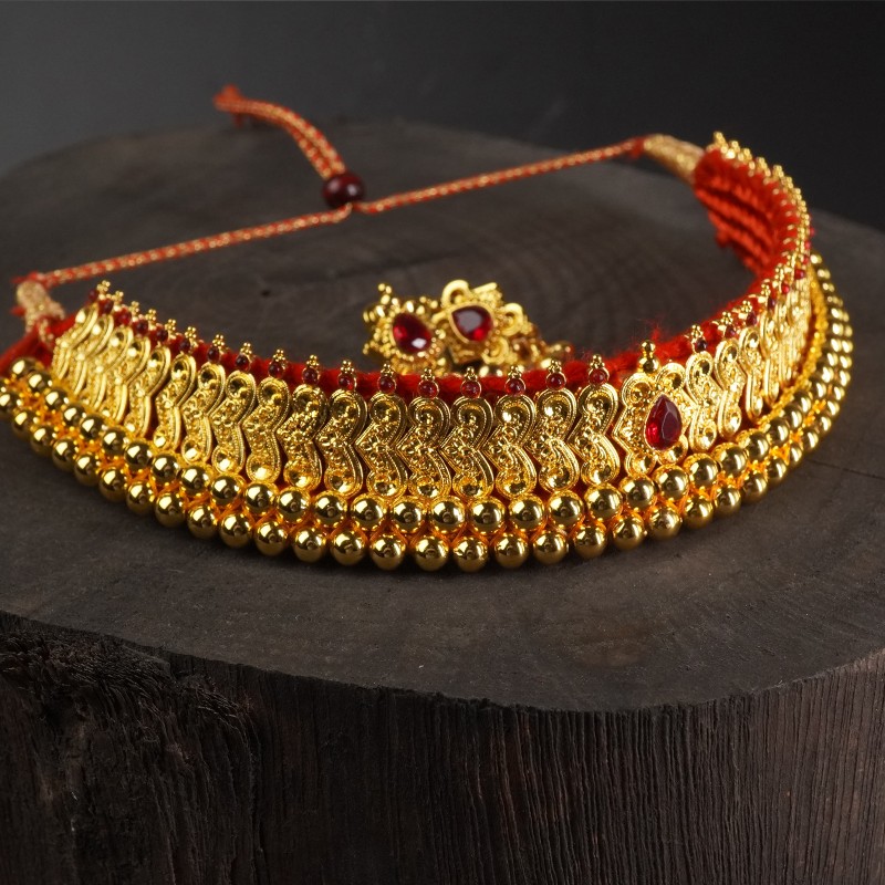Shop online belpan Vajratik thushi necklace design with matching earrings.