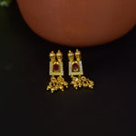 5 SquarePeti Spotmani Coher With Earrings