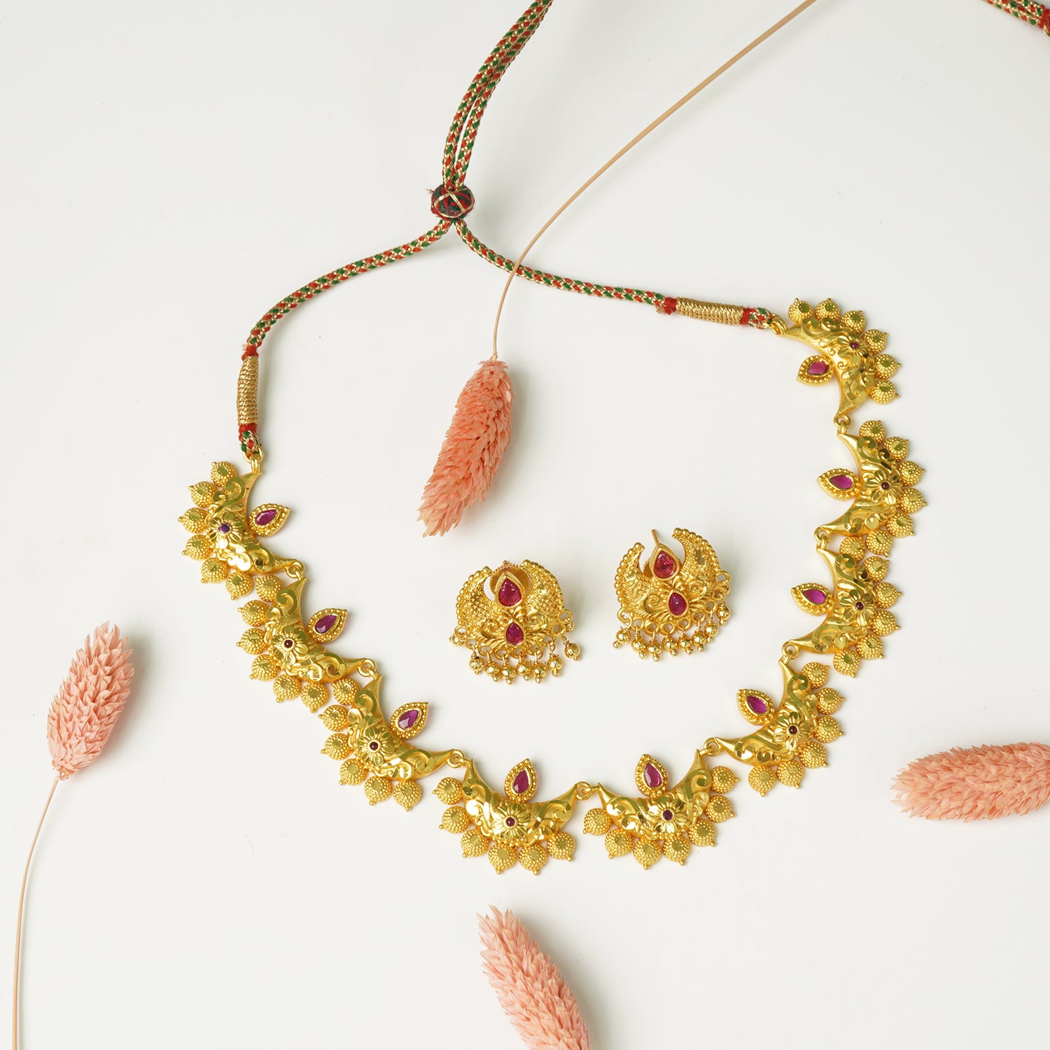 Handmade Kolhapuri Chanrdika Thushi With Earrings - Traditional maharashtrian thushi design