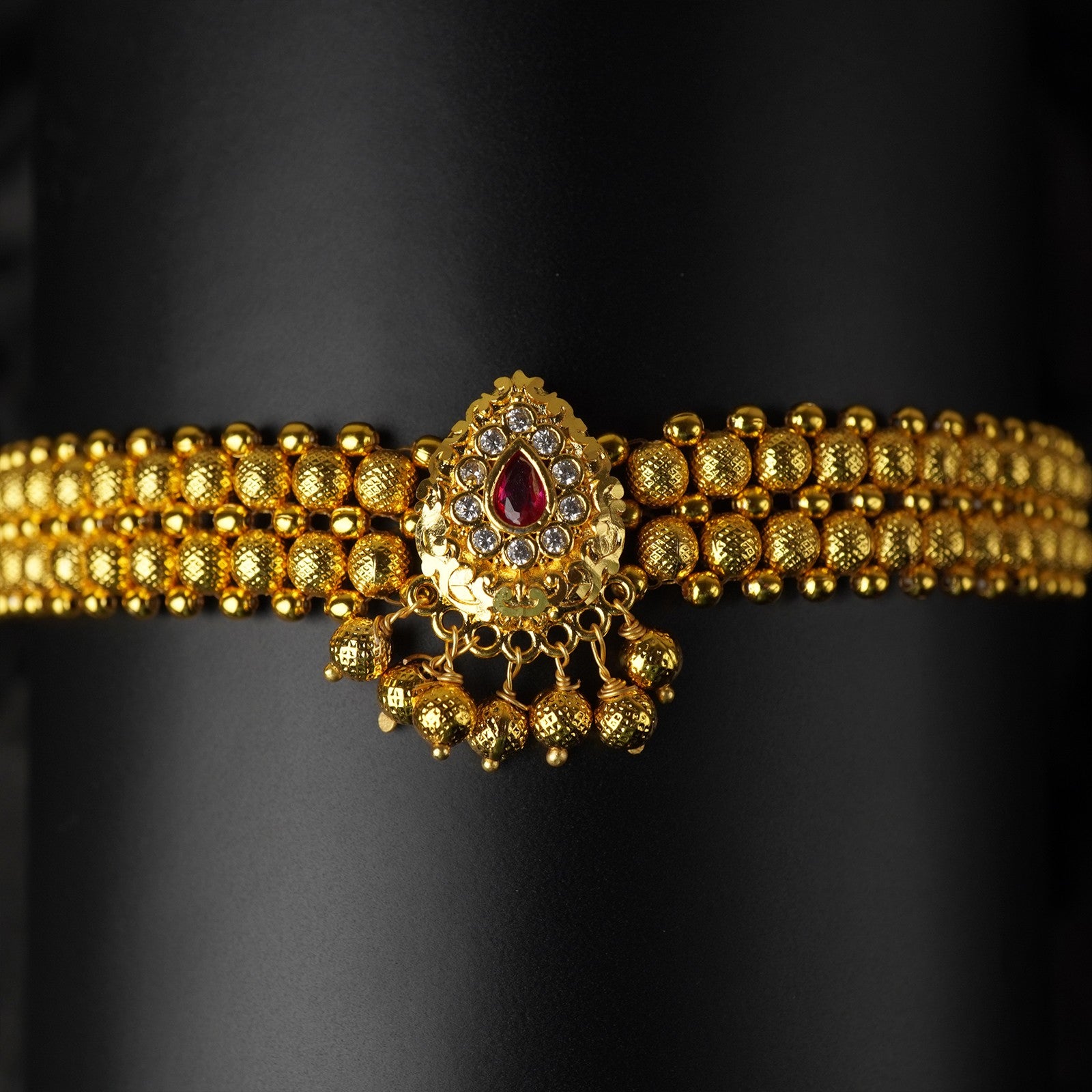 Choker Thushi Taas Paan Pendant - Main Image