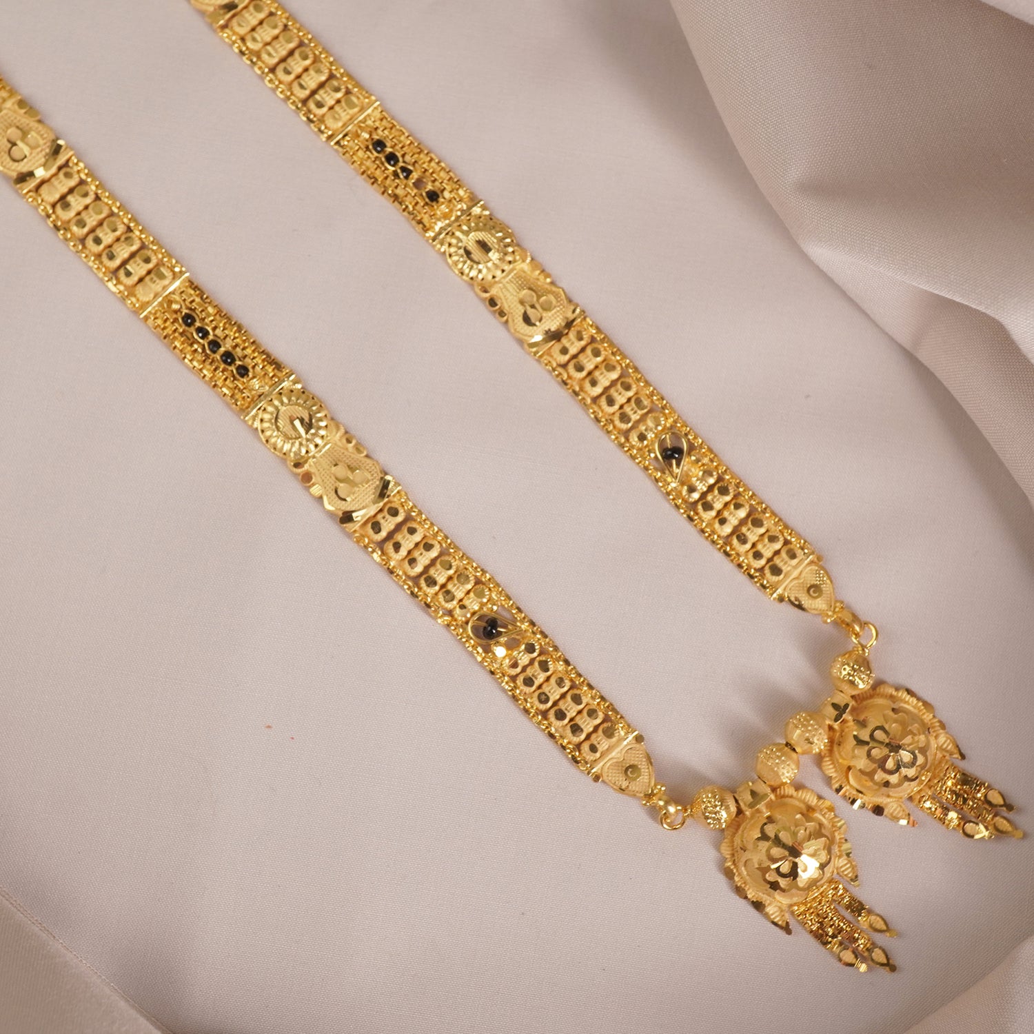 Forming Vati Mangalsutra For Travelling