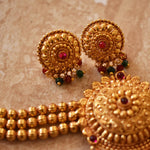 Geru finished choker haar flower pendal