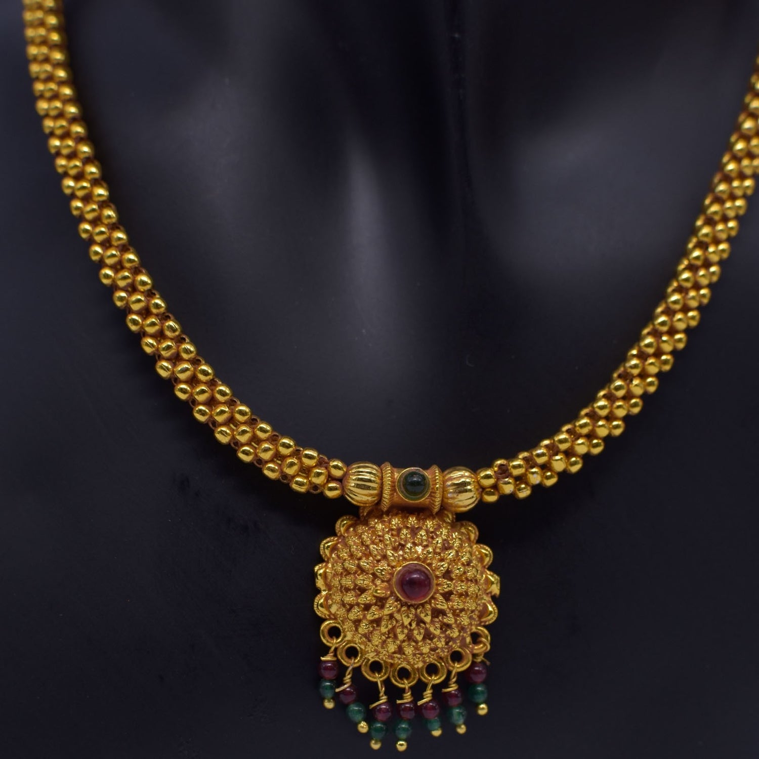 Geru Kolhapuri thushi flower pendant