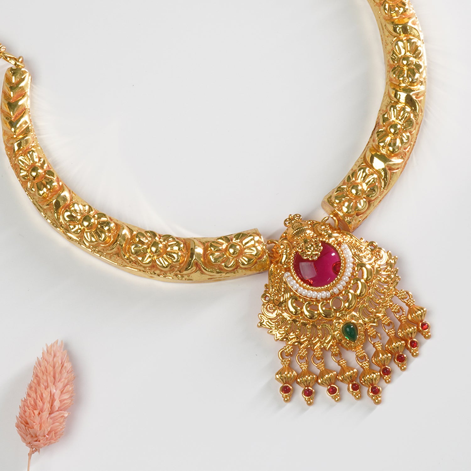 Shop gold plated hasli in regal design and gold look-a-like pendant