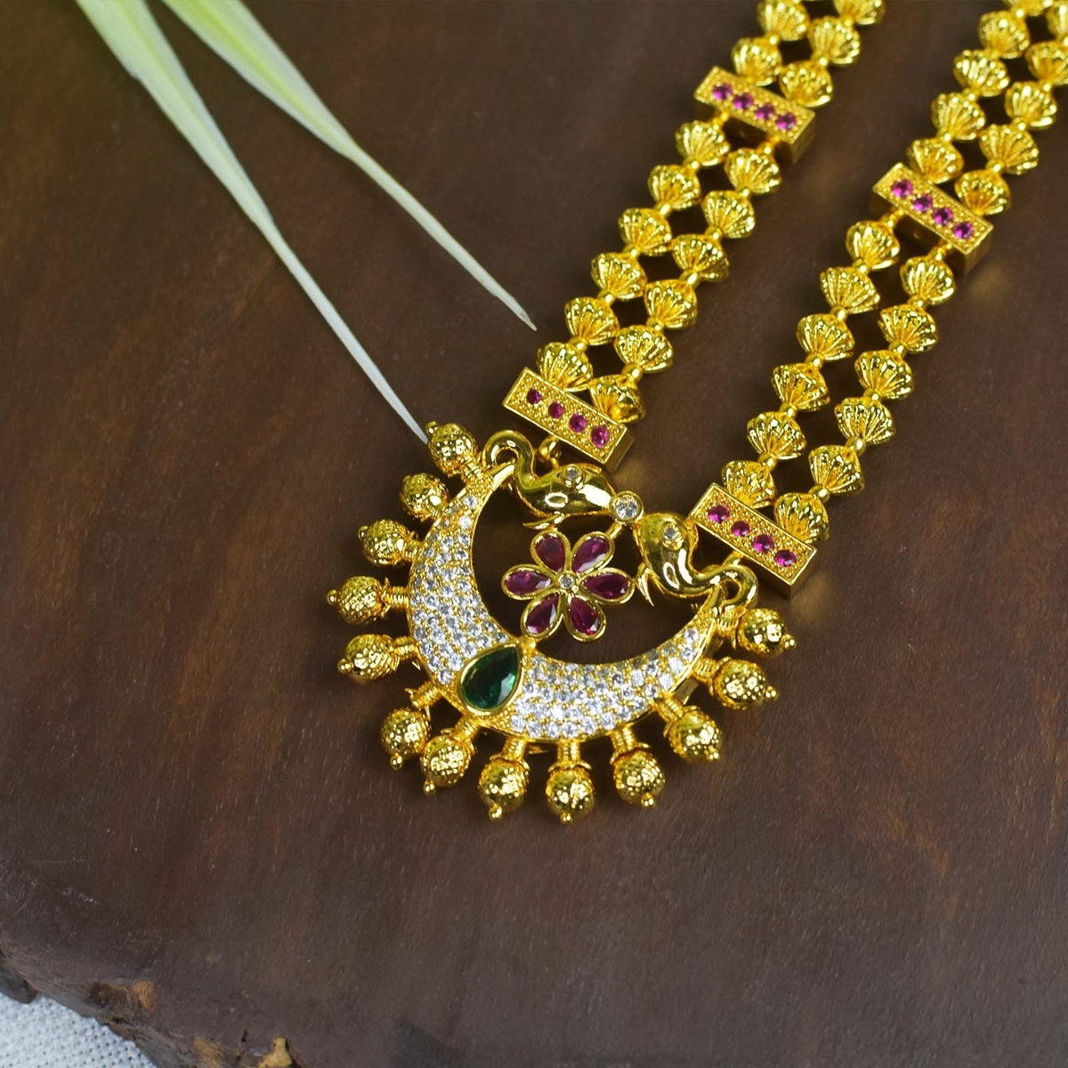 gold hathi pendant design