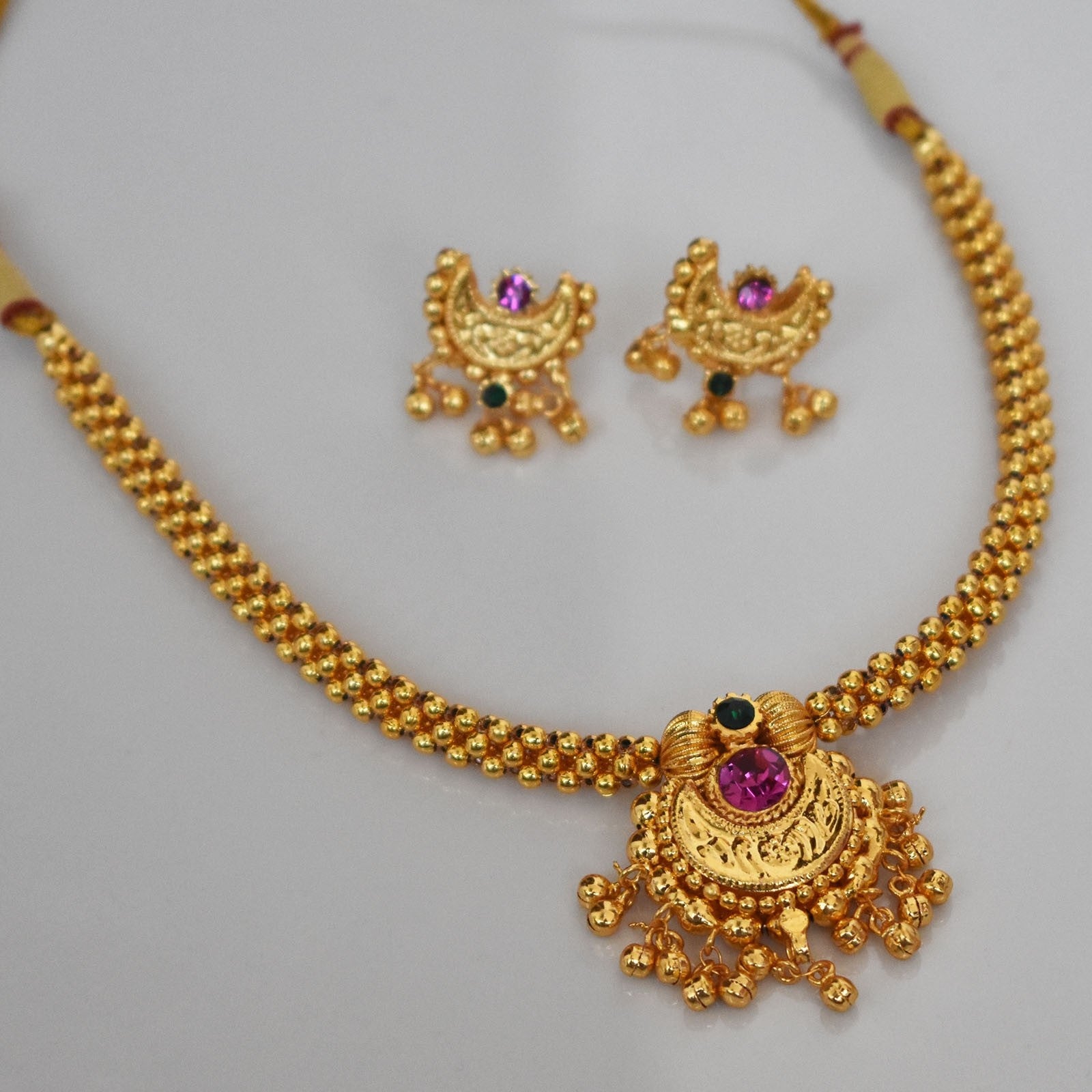 Kolhapuri Thushi Broad Ghungroo chand Pendal With Earrings