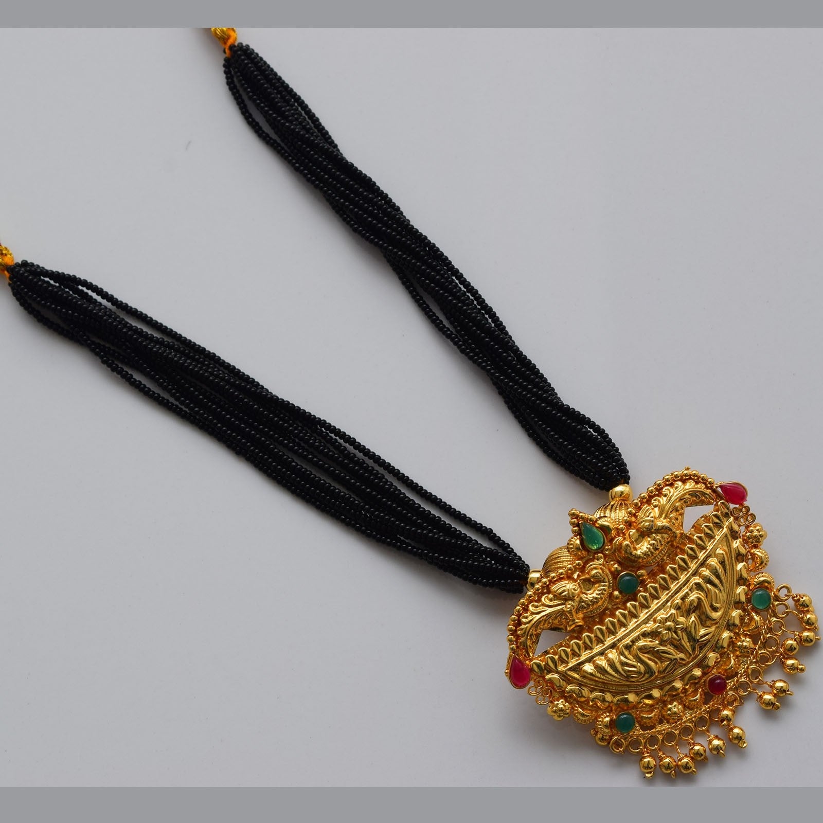 Manchali Broad manchali peacock antique pendal