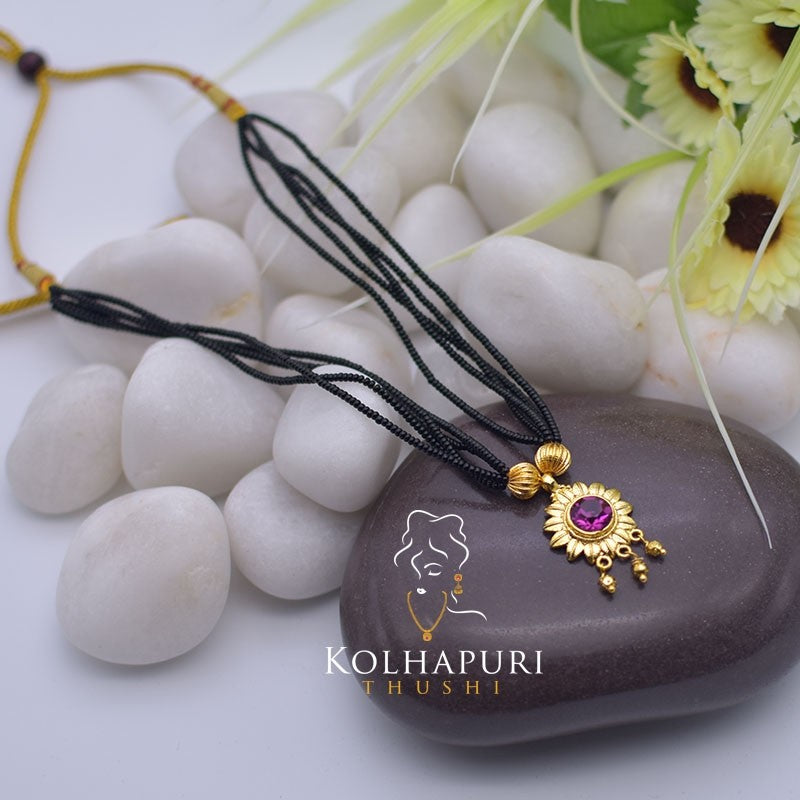 Manchali plain flower pendal