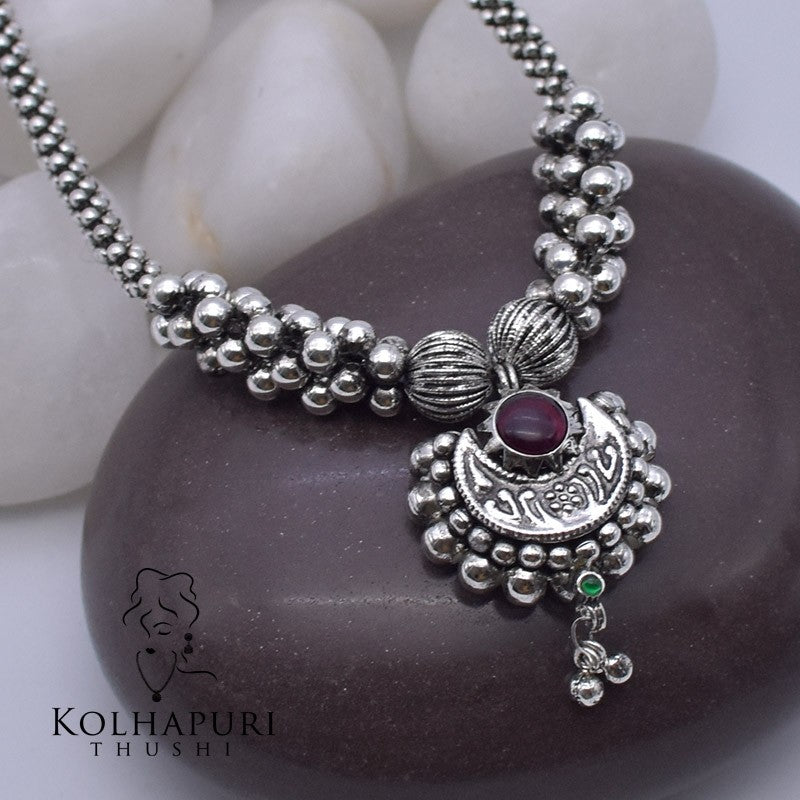 Kolhapuri Gatta thushi oxidized chand pendant