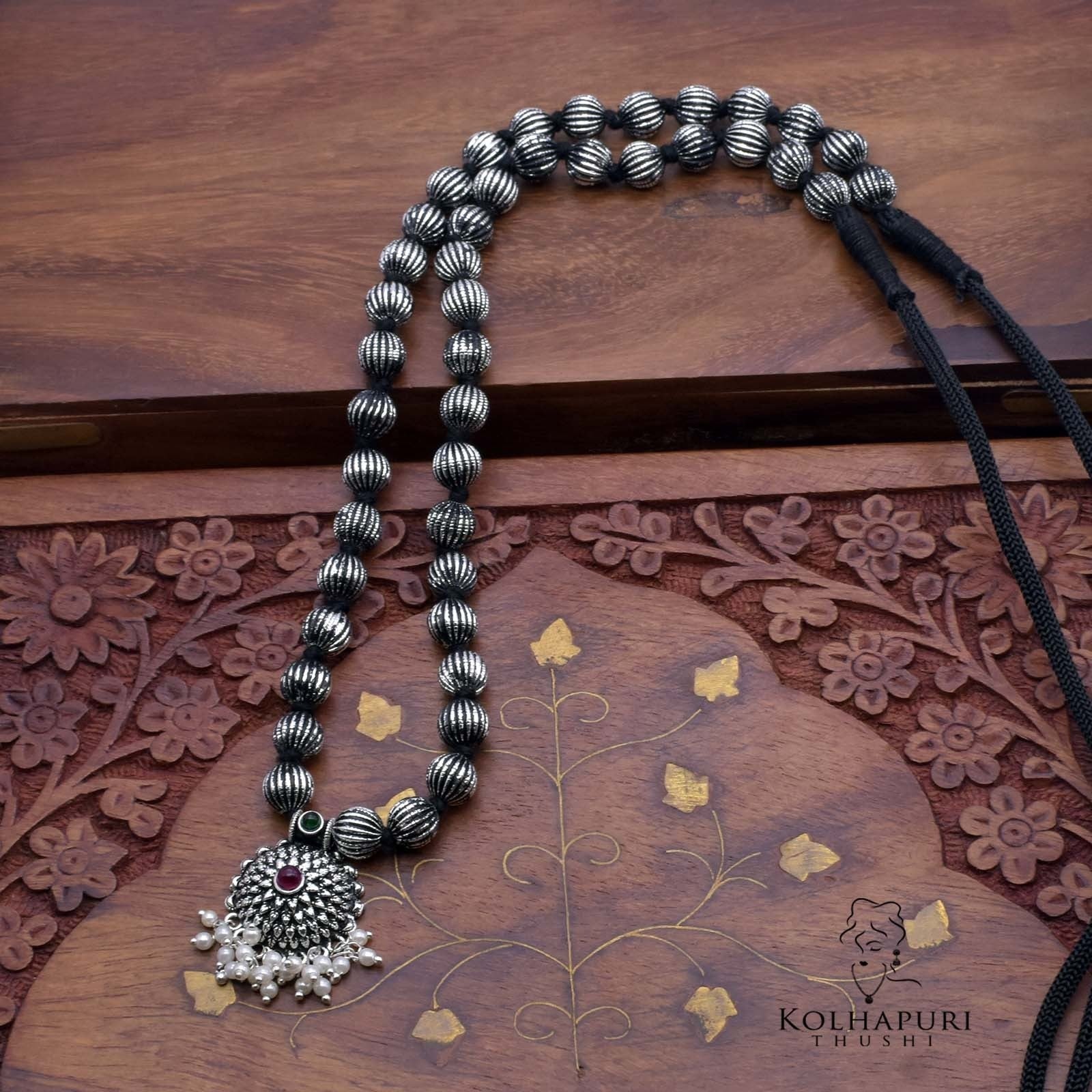 Oxidized javmala long flower pendant