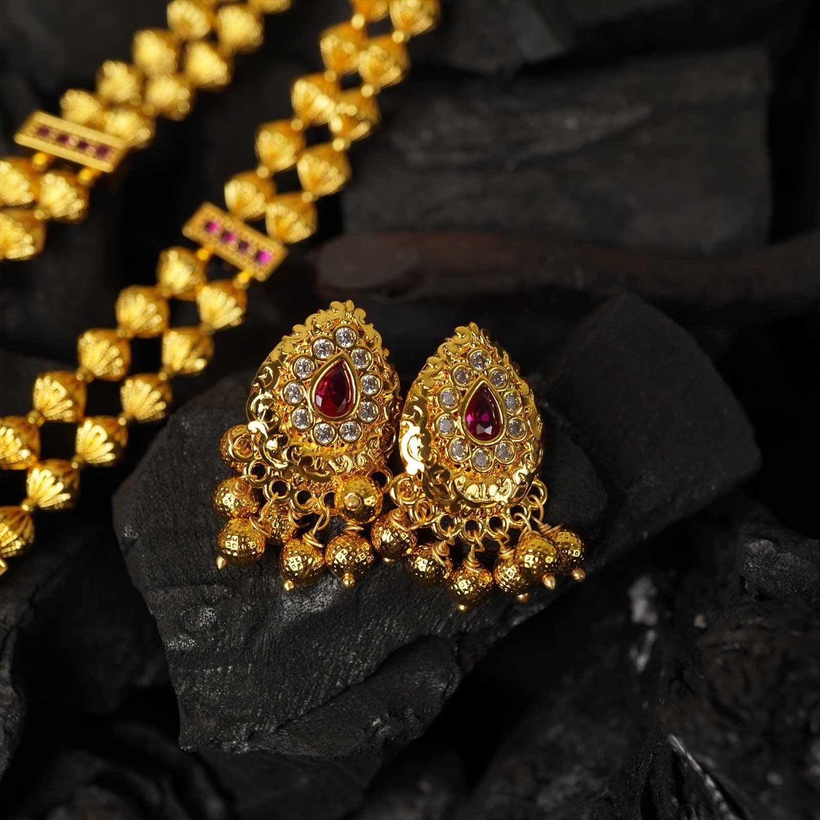 kolhapuri haar with peacock earrings