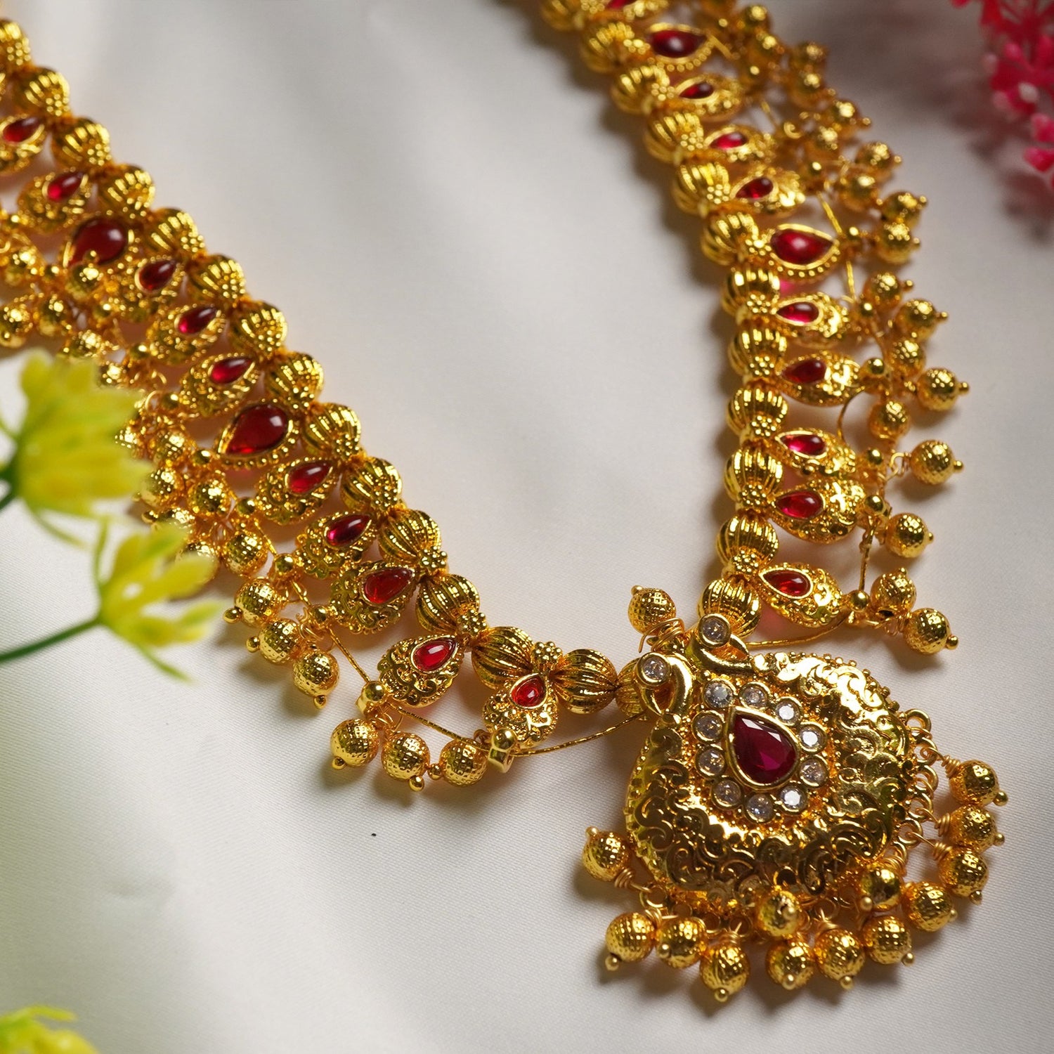 kolhapuri saaj necklace in gold with price