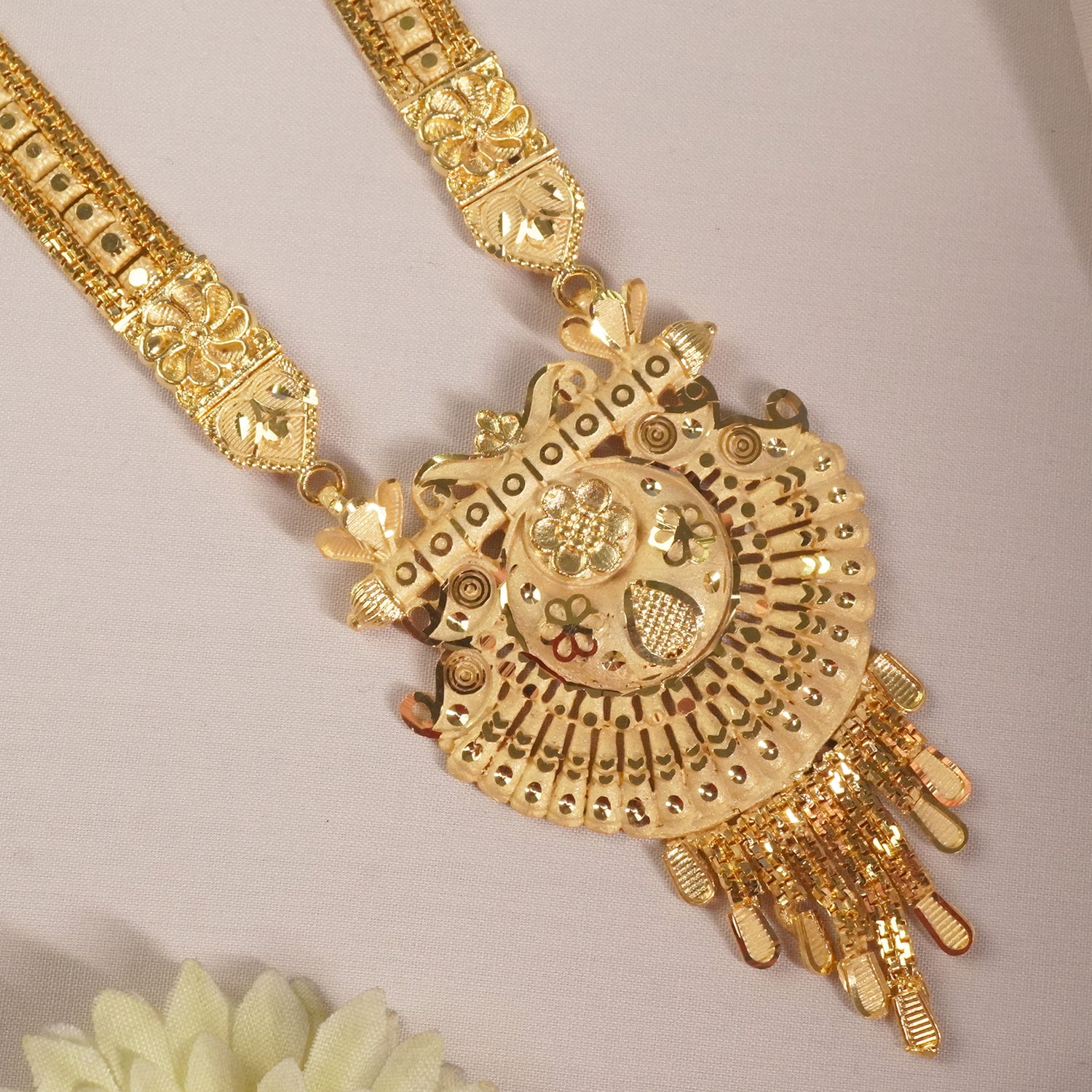 Buy Forming Rani Haar Designs Online