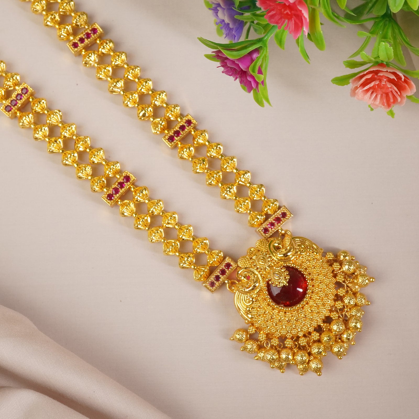 Traditional Long Necklace Design To Wear With Nauvari Saree At A
