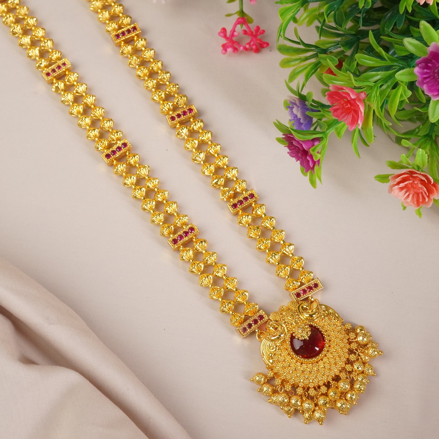 Traditional Long Necklace Design To Wear With Nauvari Saree At A Wedding