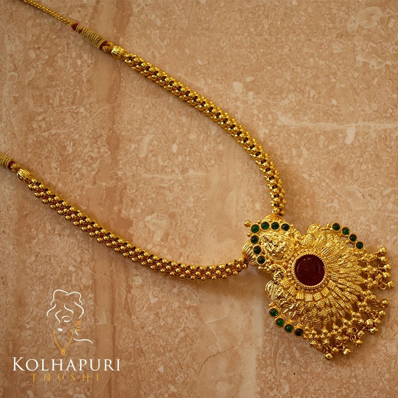 Thushi broad flower peacock pendal