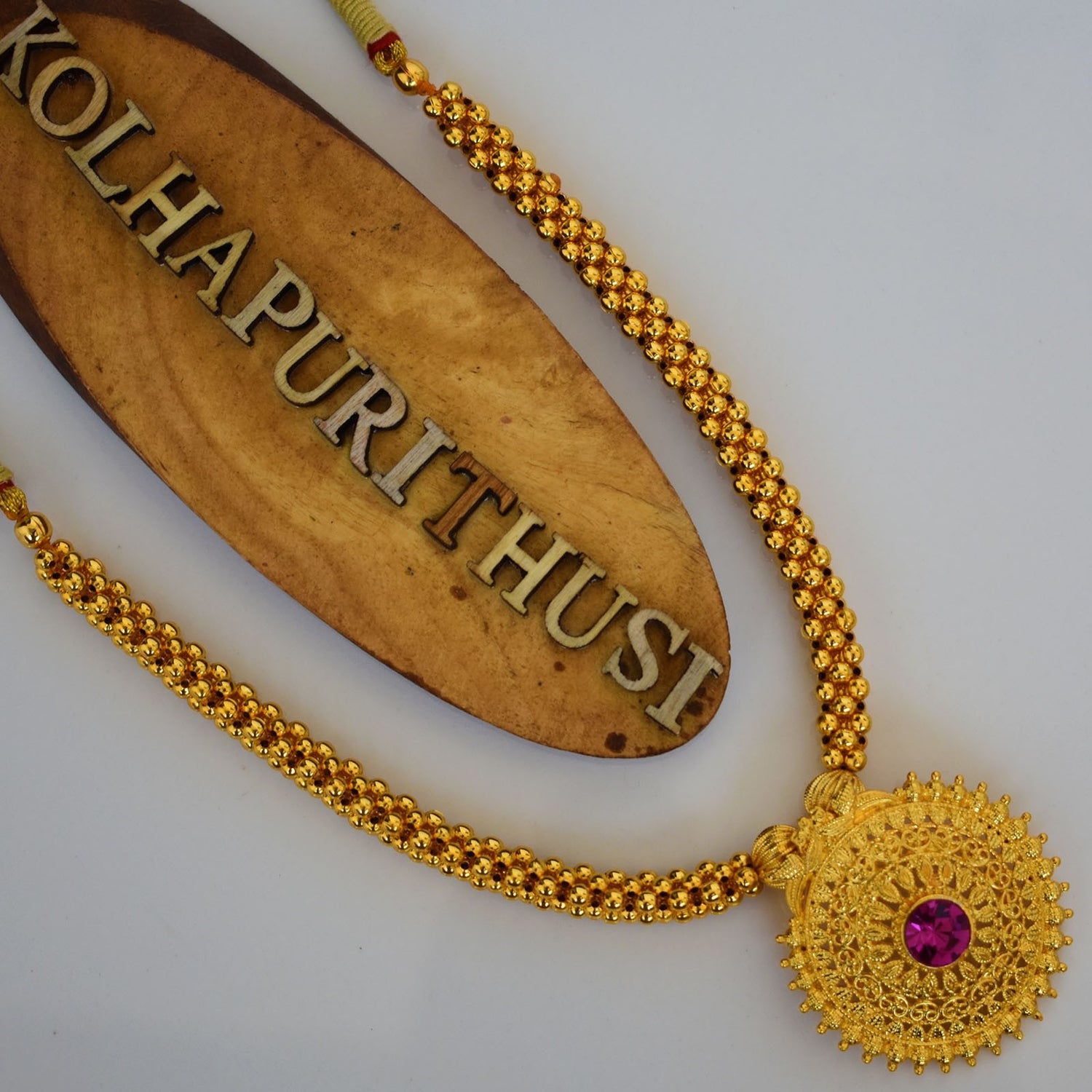 Thushi Broad Gold Peacock Pendal