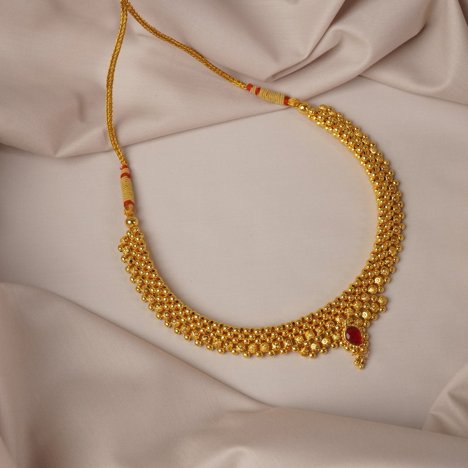 Thushi Necklace DotMani