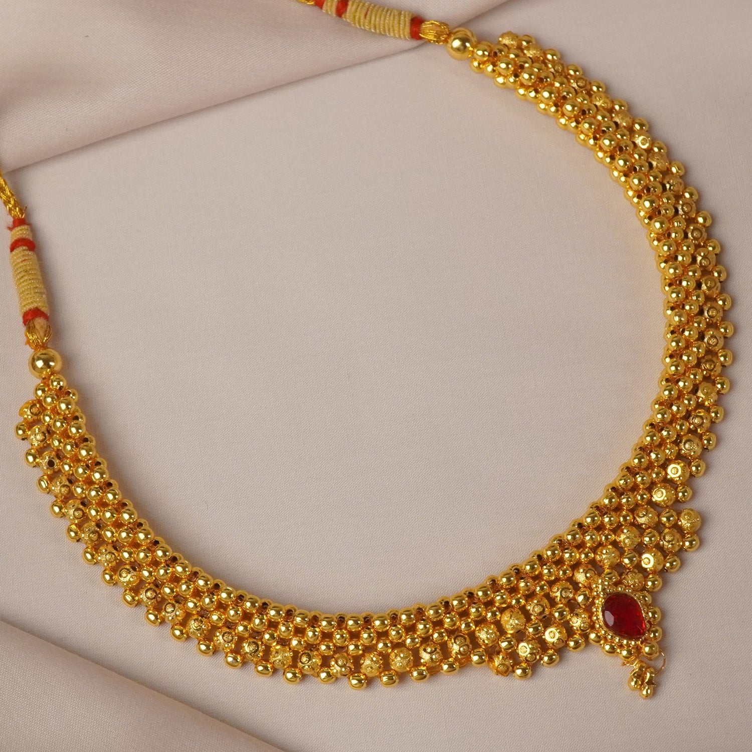 Thushi Necklace DotMani