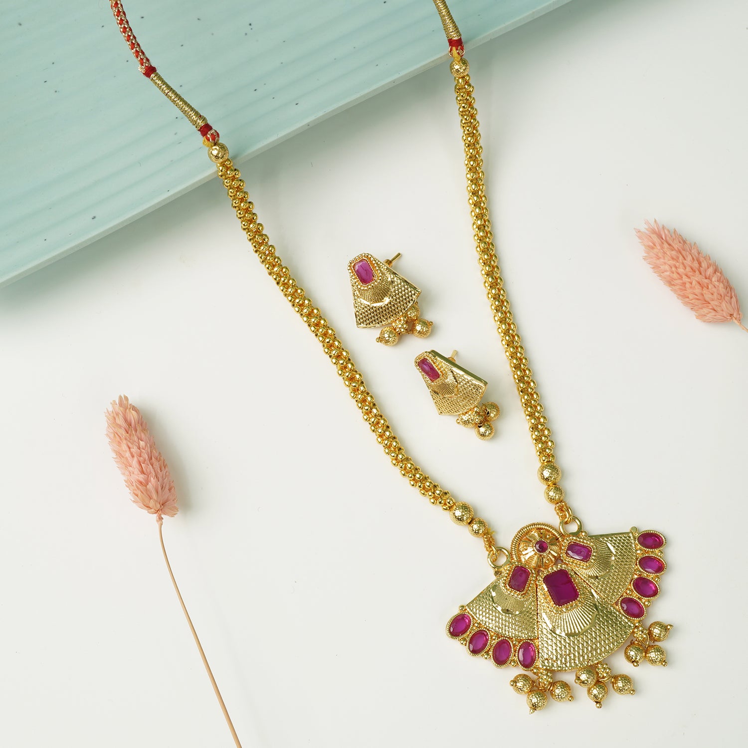 Premium Kolhapuri Thushi With Chattai Pendant And Earrings