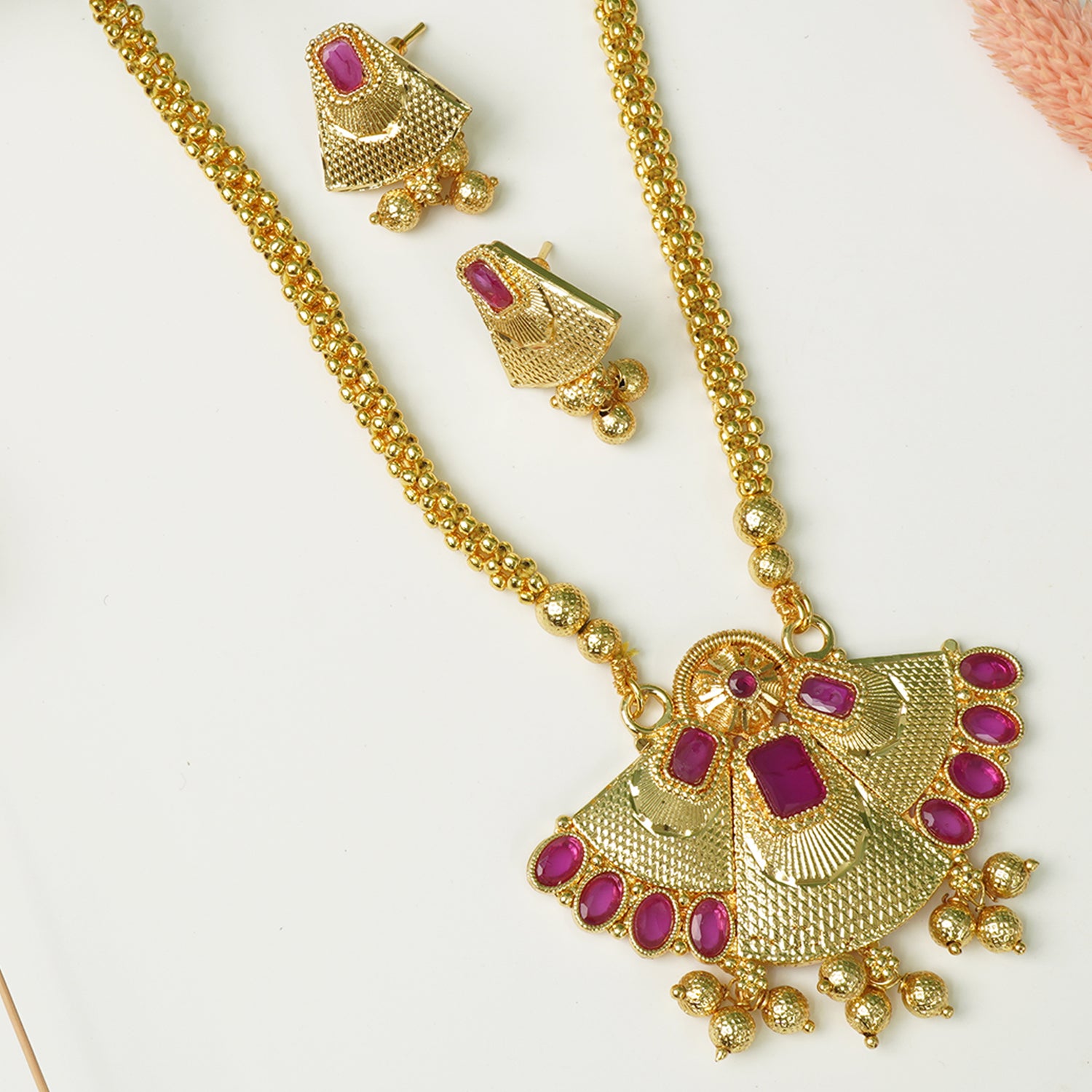 Premium Kolhapuri Thushi With Chattai Pendant And Earrings