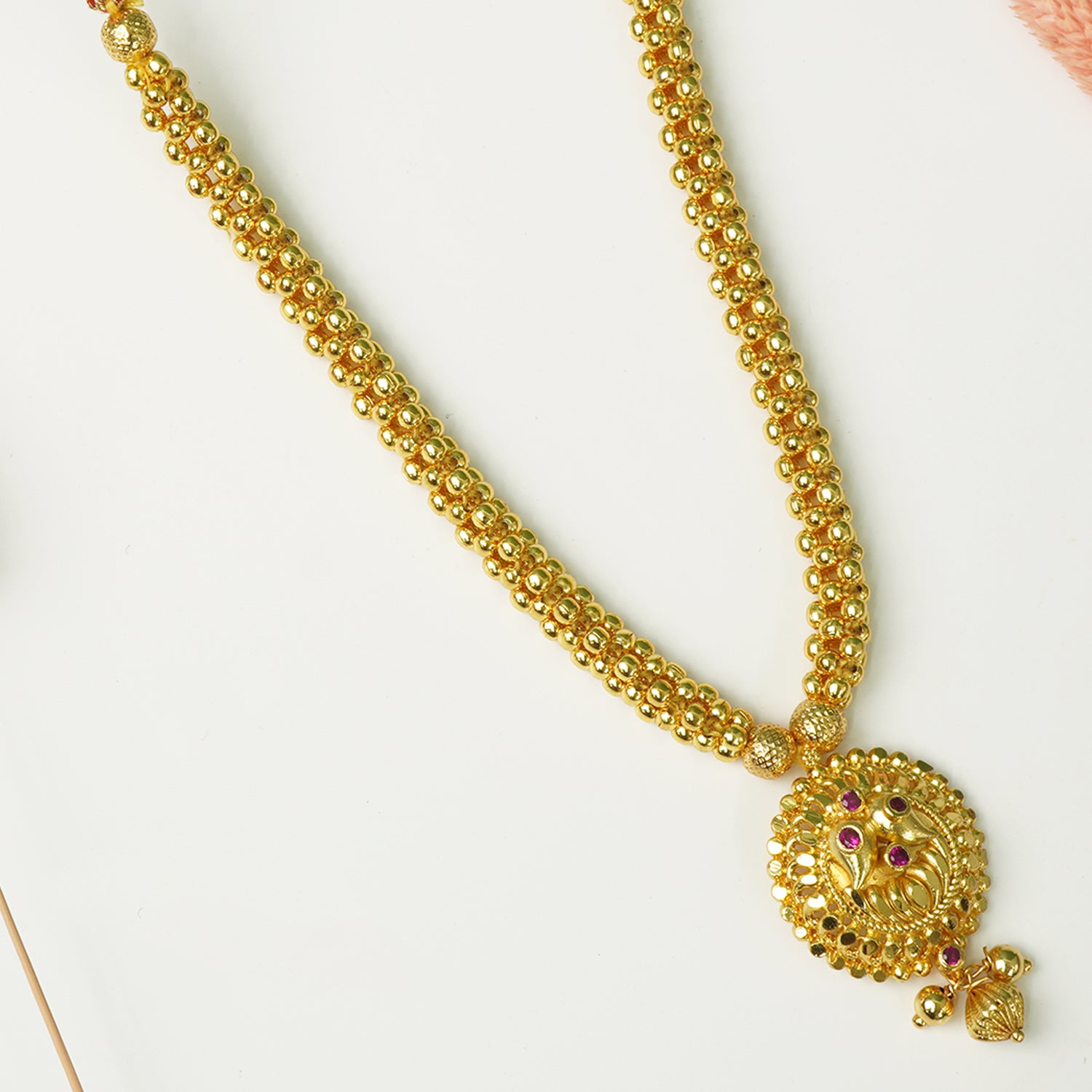 Premium Kolhapuri Thushi With Gol Pendant Design