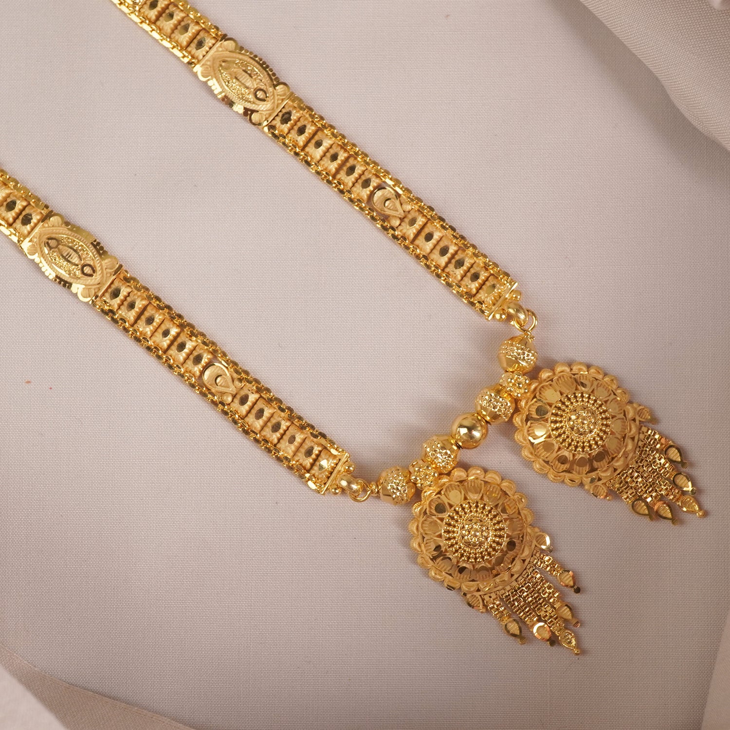 Buy Online Forming Vati ke Mangalsutra ki Designs